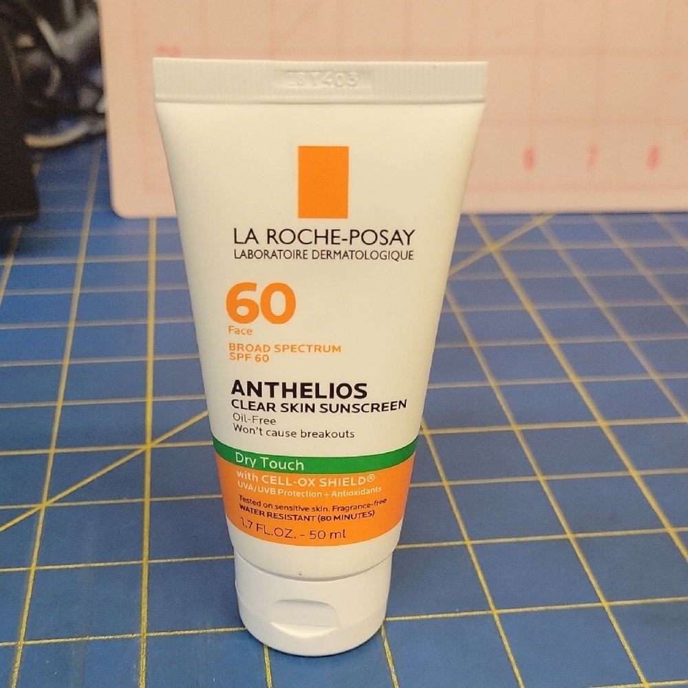 La Roche-Posay Anthelios Clear Skin Sunscreen SPF 60 50ml Tube